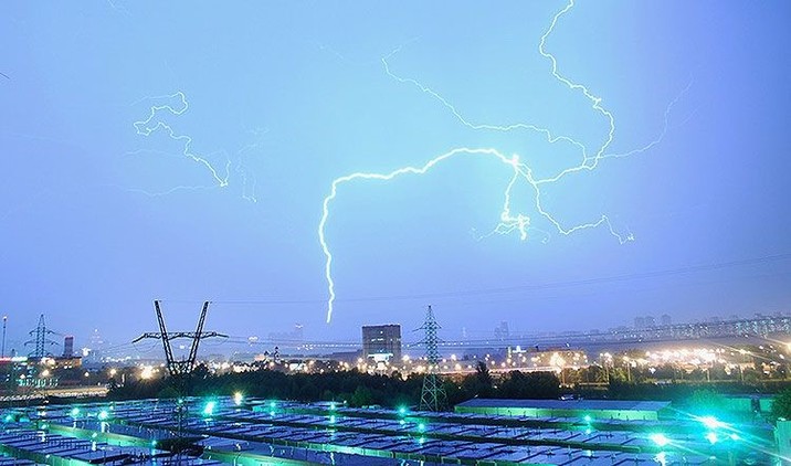 Escenas 'apocalípticas' en Moscú: Una tormenta colosal sacude la capital rusa