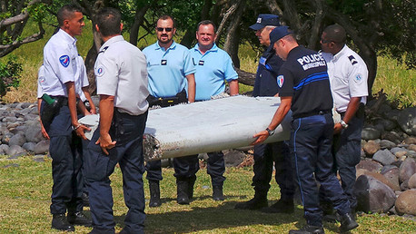 El número de serie del fragmento del avión hallado en el Índico pertenece a un Boeing 777