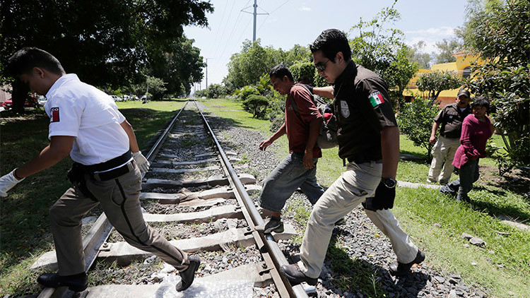 Agente de inmigración mexicano: "Aquí todo se arregla con dinero"