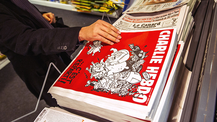 La Red 'explota' de indignación: 'Charlie Hebdo' se burla del Boeing malasio desaparecido