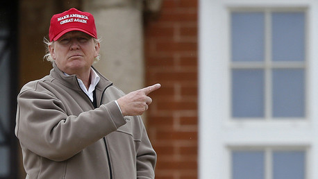 ¿Defensor de los estadounidenses? Trump contrata a más de 1.000 trabajadores extranjeros