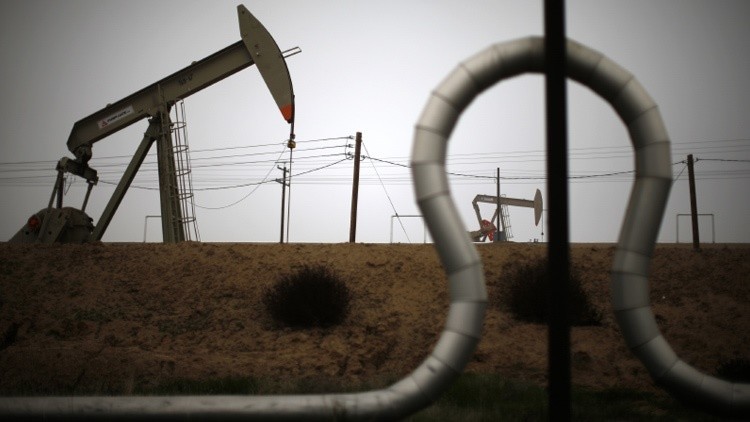 ¿Cómo se beneficia España del desplome de los mercados petroleros?