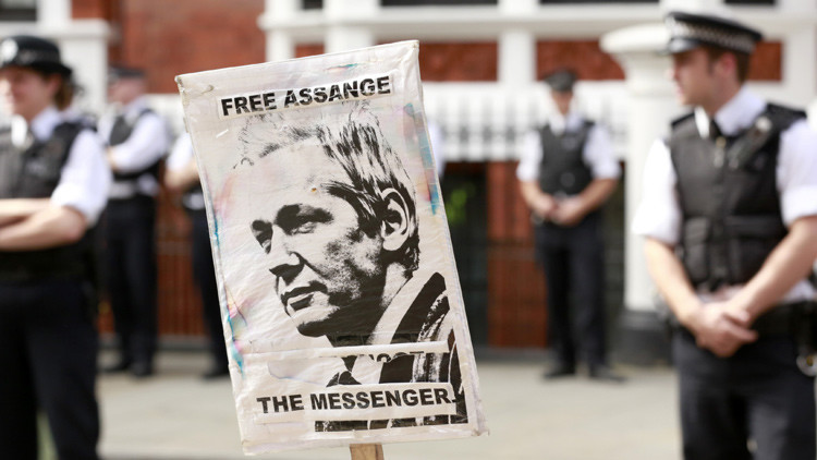 Londres se niega a dar un permiso para que Julian Assange sea trasladado a un hospital