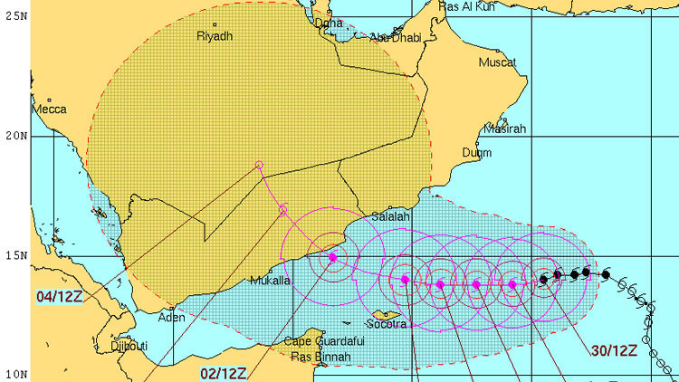 Un potente ciclón "extraño" se acerca a la devastada Yemen