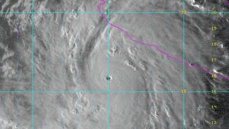 "Potencialmente catastrófico": Elevan a 5 la categoría del huracán Patricia en México