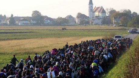 Ministro de Exteriores griego: "Nueva ola de 300.000 refugiados se dirige a Europa"