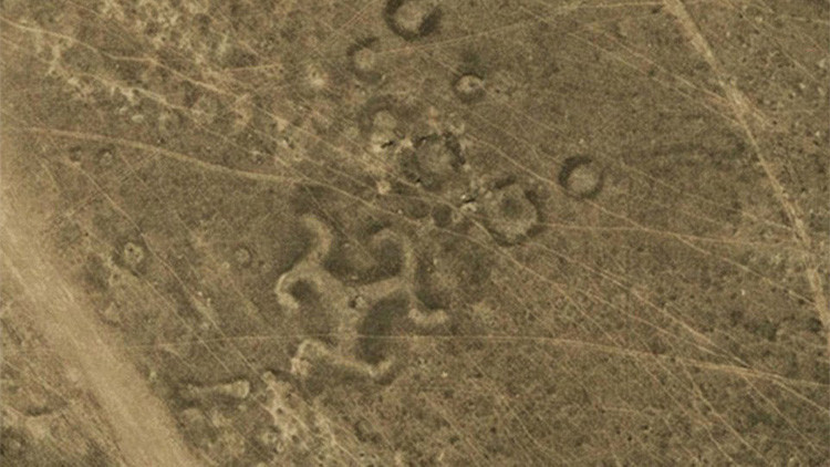 La NASA investigará el origen de una esvástica grabada en la estepa kazaja hace 8.000 años