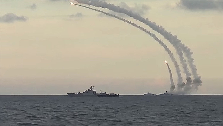 PRIMERAS IMÁGENES: La Armada rusa azota al EI con misiles de crucero desde el mar Caspio