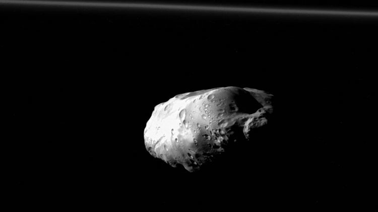 Prometeo, la luna de Saturno, como nunca la habían visto