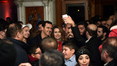 Fotos: Bashar al Assad y una visita sorpresa a una iglesia de Damasco en vísperas de Navidad