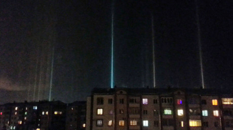 Una ciudad de Rusia es sorprendida por un insólito fenómeno multicolor