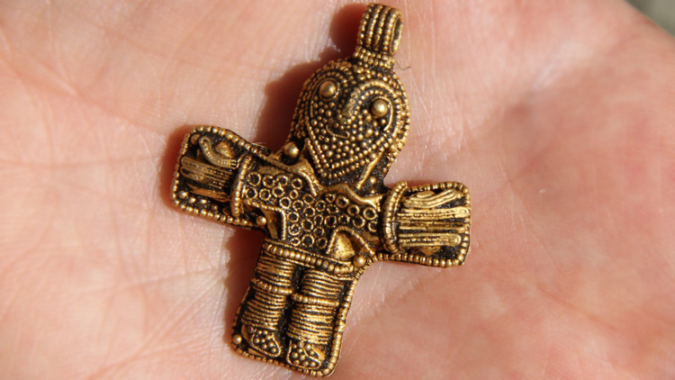 Un arqueólogo halla un crucifijo que puede reescribir la historia del cristianismo