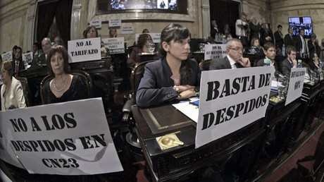 Una presentadora argentina llora en directo por la ola de despidos que vive su cadena (VIDEO)