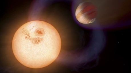 Descubren el planeta más excéntrico jamás visto, que se desplaza como un cometa