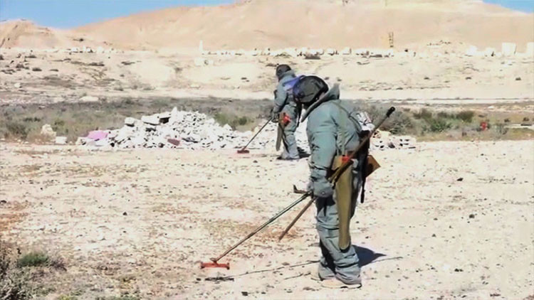 Video: Сómo los zapadores y robots rusos desactivan cientos de minas en Palmira