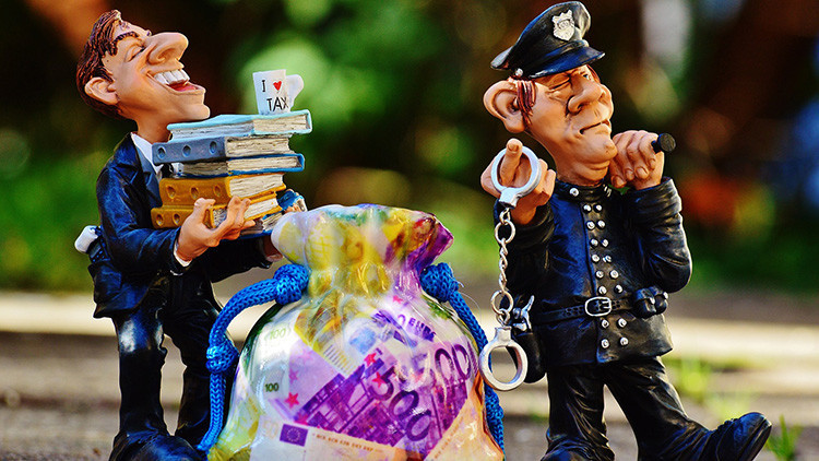 "Nos presentamos como ladrones y terroristas que abren empresas 'offshore'"