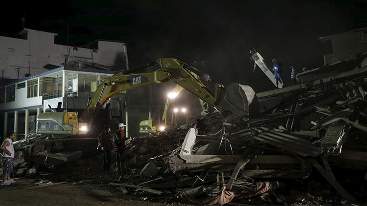 Nuevo video del terremoto de Ecuador: Autos y edificios tiemblan como si fueran de juguete