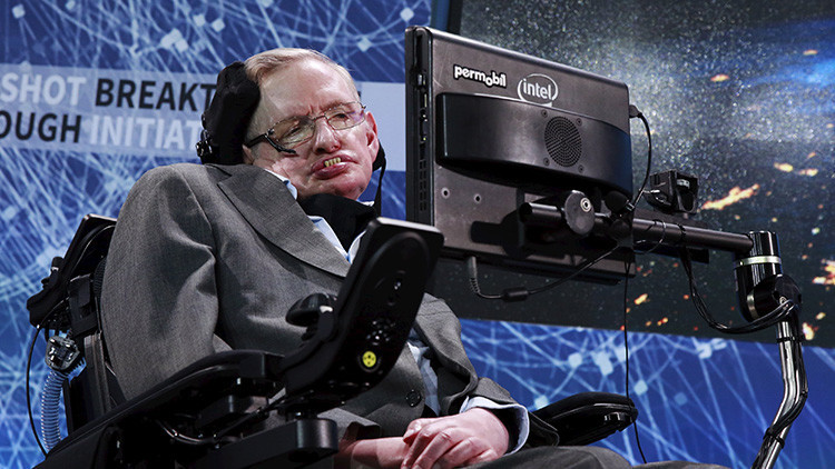 Stephen Hawking revela cómo hizo contrabando de Biblias en la URSS
