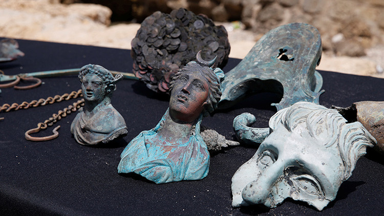 Israel: Buzos descubren un tesoro "espectacular" de 1.600 años de antigüedad bajo el mar