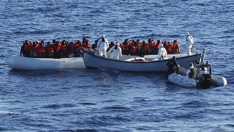 Naufraga en mar Mediterráneo una embarcación con 700 inmigrantes