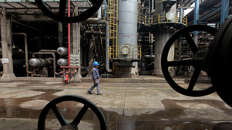 Adicción mundial al petróleo: ¿Por qué seguiremos 'enganchados' al crudo?