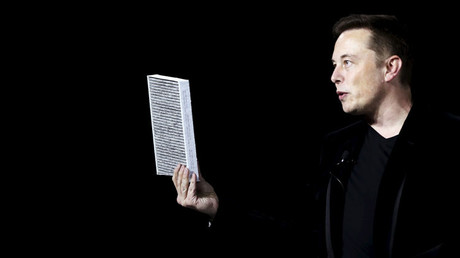 Elon Musk: Existe la posibilidad de que vivamos en una realidad como 'Matrix'