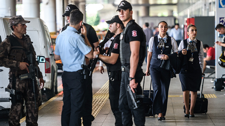 Revelan el macabro plan que tenían en mente los terroristas suicidas que atentaron en Estambul