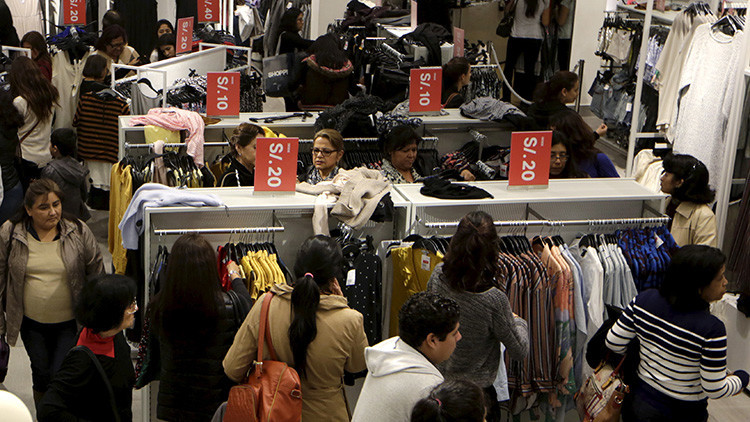 Lima: Batalla campal de mujeres por un par de zapatos