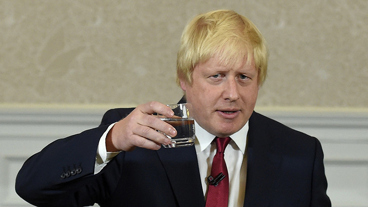Theresa May nombra a Boris Johnson como nuevo canciller del Reino Unido
