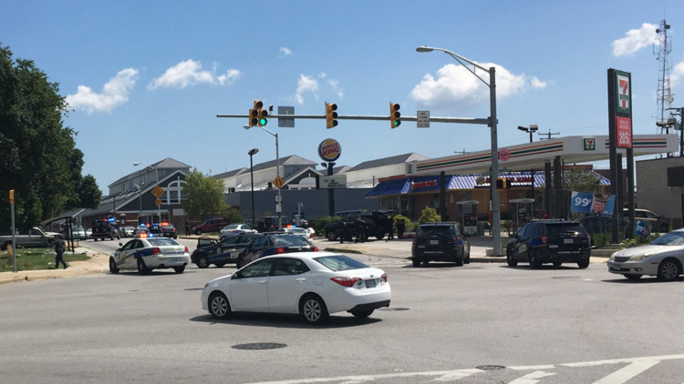 EE.UU.: Un hombre armado toma rehenes en un Burger King en Baltimore