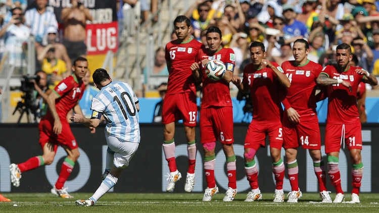 Fútbol y ciencia: investigadores explican cómo realizar los famosos disparos con efecto