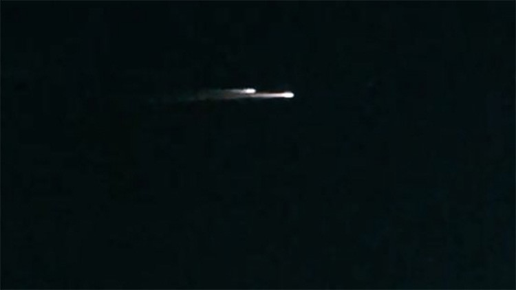 Video: Dos misteriosas bolas de luz brillante cruzan los cielos de EE.UU.