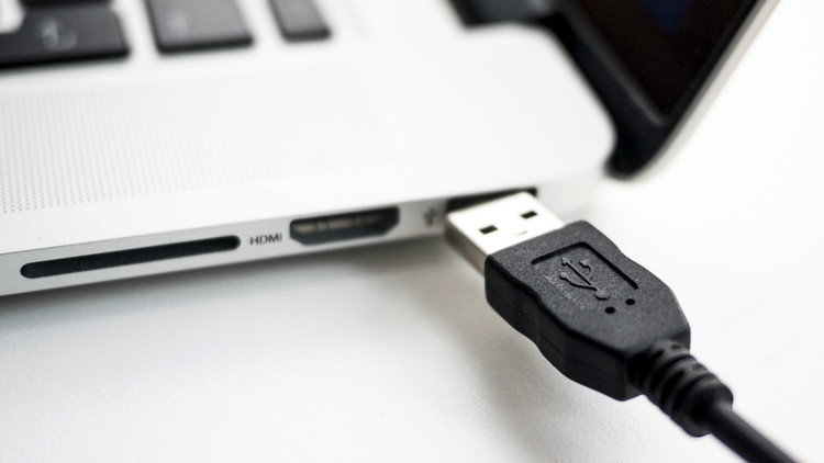 ¿De verdad sirve para algo retirar de forma segura una memoria USB?