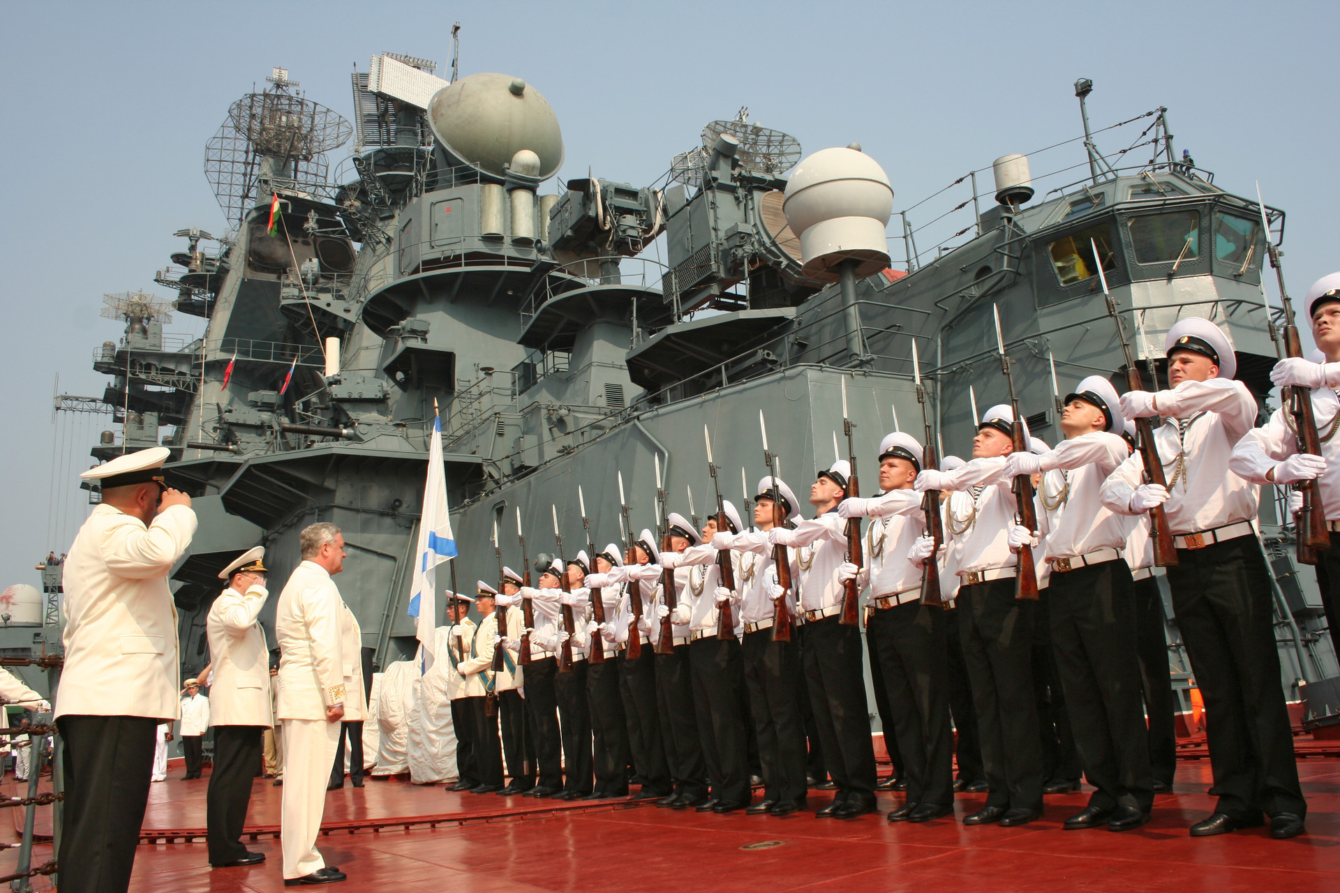 Картинки военные моряки на корабле, герберы