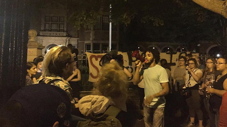 EE.UU.: la Policía evacua al gobernador de Minnesota en plena protesta