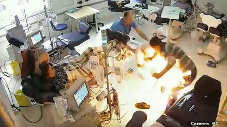 FUERTE VIDEO: Un hombre quema vivos a varios pacientes de un hospital