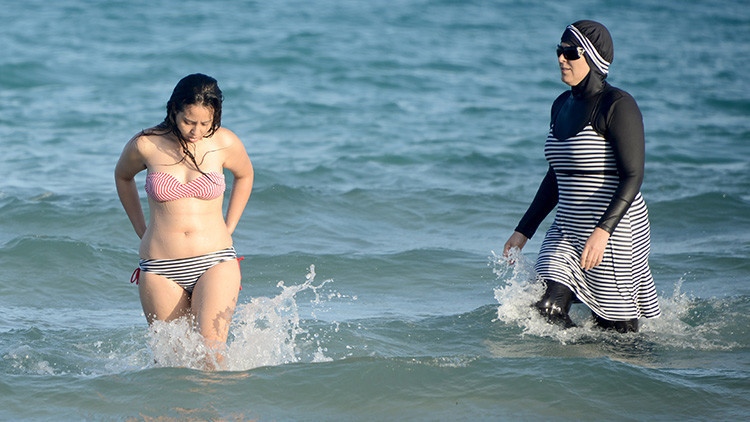 Un empresario pagará las multas de las mujeres que lleven 'burkini' en playas francesas