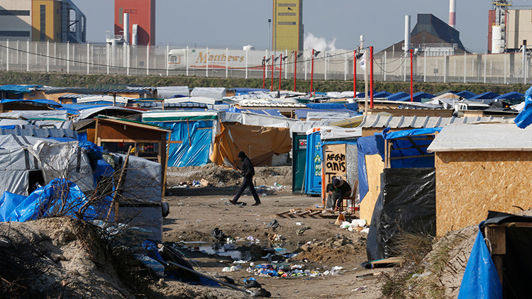 El campo de refugiados de Calais, una 'bomba' a punto de explotar