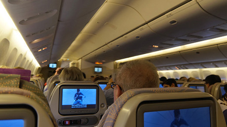 ¿Qué pasa si un pasajero muere a bordo de un avión?