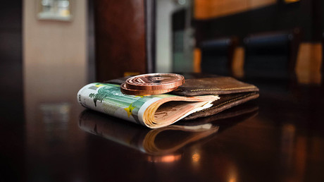 Decepcionados con los bancos: cómo 'salvan' su dinero los alemanes