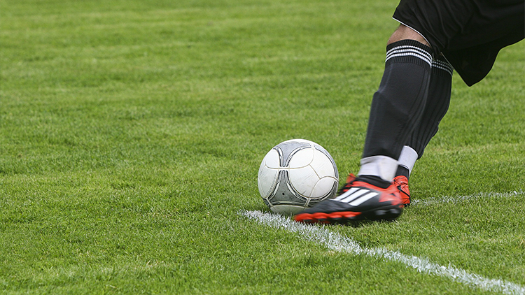 Estado Islámico prohíbe los árbitros en los partidos de fútbol en Siria