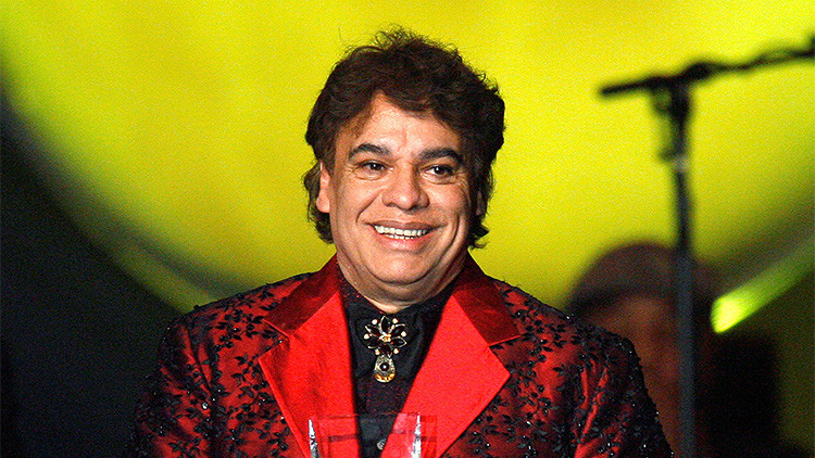 ¿Muestra este video un supuesto preinfarto de Juan Gabriel durante su último concierto?