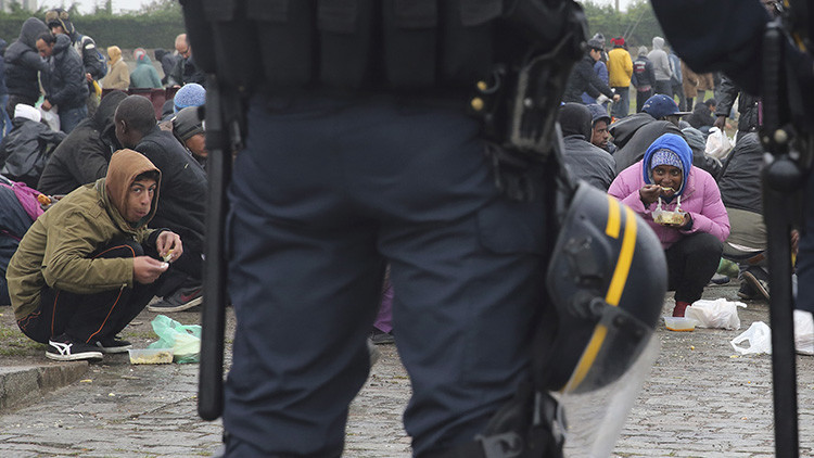 'La gran muralla de Calais': el último intento de contener a los refugiados