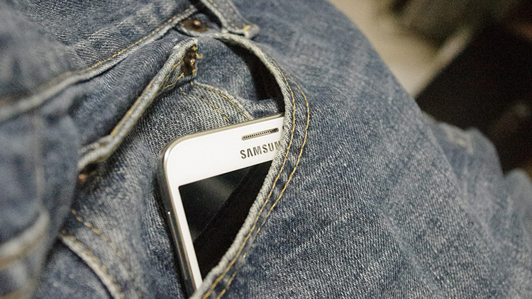 ¡Mucho cuidado! Guardar el teléfono en el bolsillo podría causar daños a las futuras generaciones
