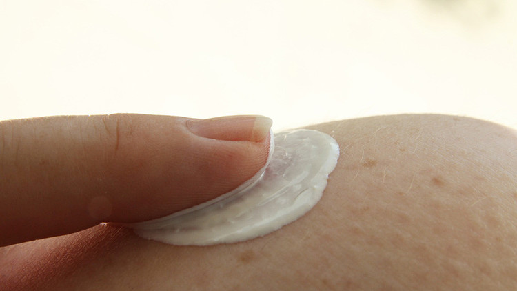 Una compañía farmacéutica de EE.UU. sube el precio de una crema antiacné a 10.000 dólares