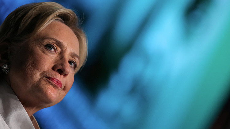 El signo de los tiempos: La gente le 'da la espalda' a Hillary Clinton (FOTOS)
