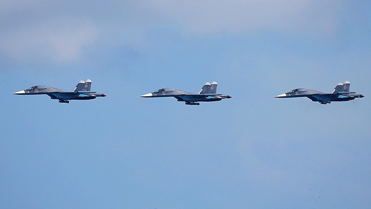 VIDEO: Un Su-34 ruso cruza el cielo sirio sembrando el pánico entre los terroristas