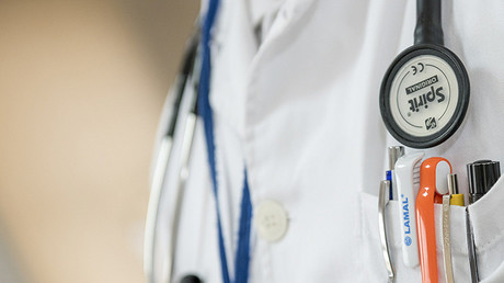 Grave denuncia a través de Facebook: el insólito diagnóstico de un médico a una joven