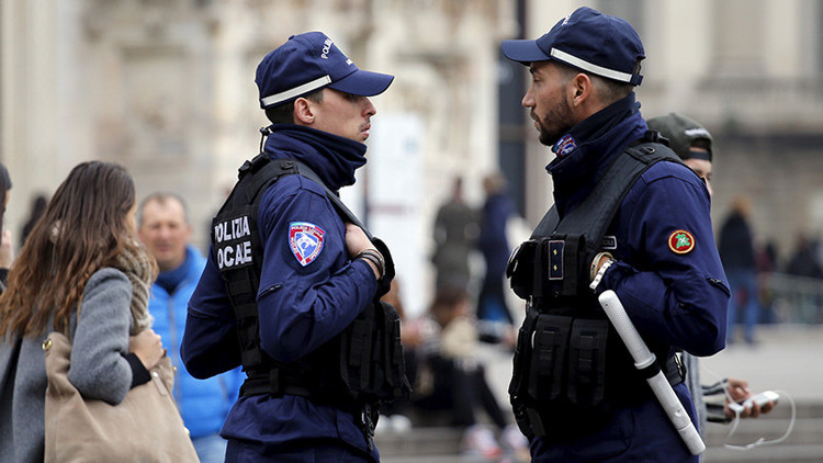 Entrañable: La Policía italiana actúa de forma contundente con una mujer que roba comida