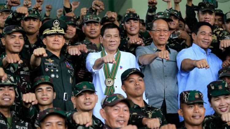 Presidente de Filipinas: "Puede irse al infierno, señor Obama. Si no me vende armas, iré a Rusia"